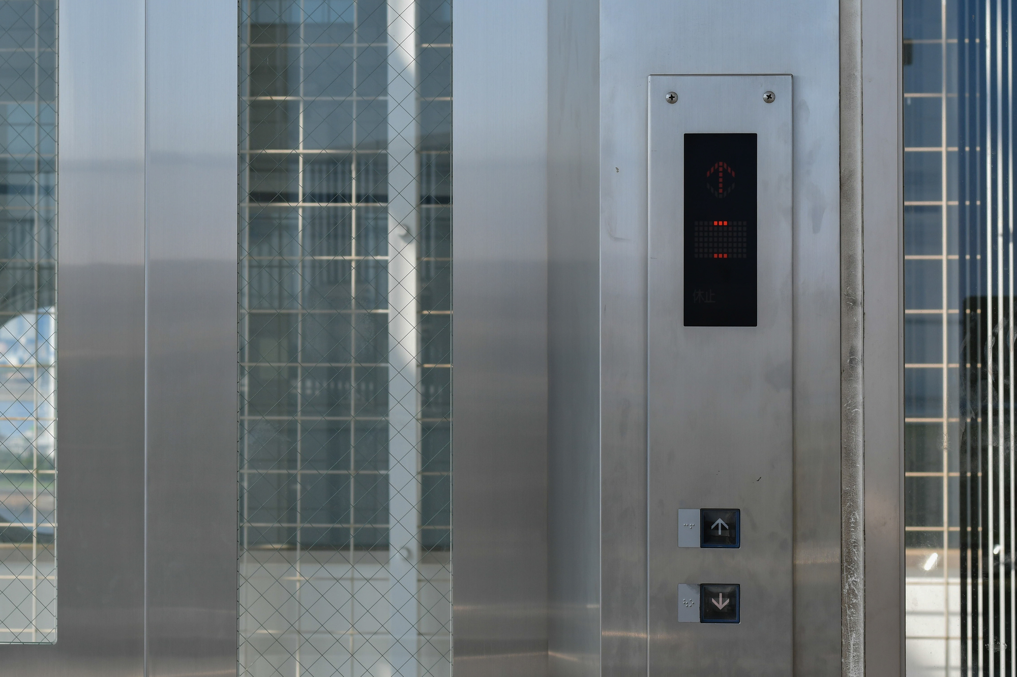 エレベーターの電気代 消費電力は コスト削減のポイントも解説